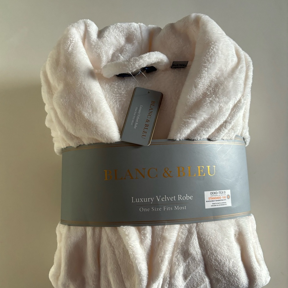 NWT Velvet Robe - Picture 3 of 5